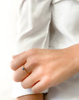 A pedido - Anillo Zafiro Redondo en Grifa 0,30 ct y brillantes