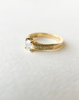 A pedido - Anillo Diamante Brillante en Grifa 0,40 ct y brillantes en argolla