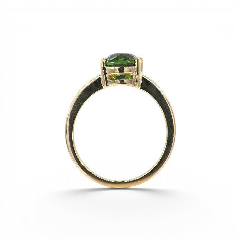 Anillo Solitario Turmalina Oval Oro 18K