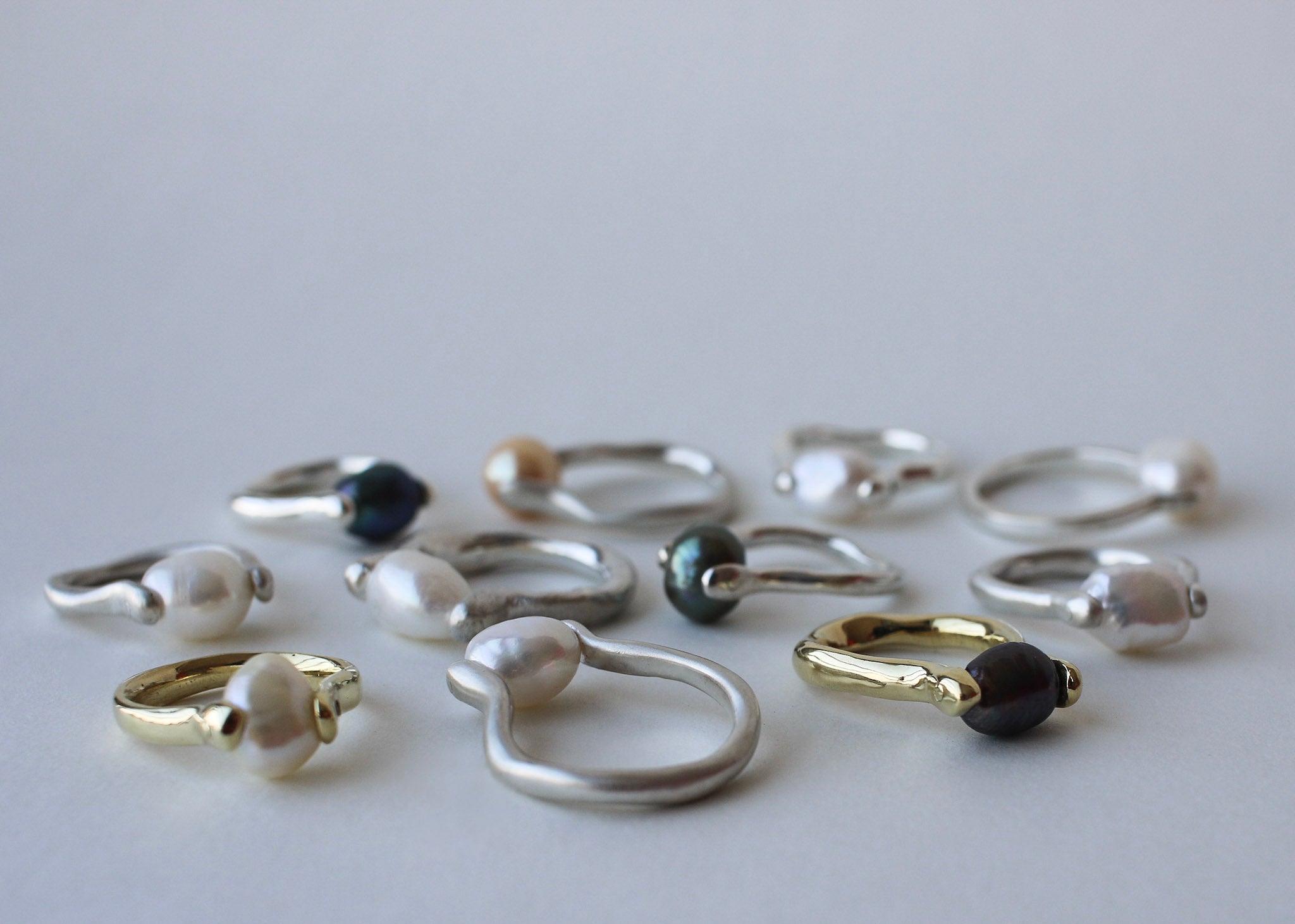 Anillo solitario Perla blanca perfil cuadrado - Sarrazina Joyas