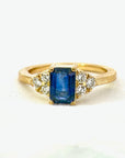 A pedido - Anillo Zafiro Octogonal en Grifa 7 x 5 mm y Brillantes