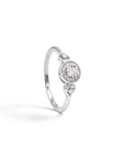 Anillo solitario halo de Sophia Schneider Joyas en plata 925 con diamantes corte brillante y detalles de corazones
