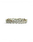 Anillo cintillo diamantes en bisel diseño geometrico 0,10 ct oro 10K