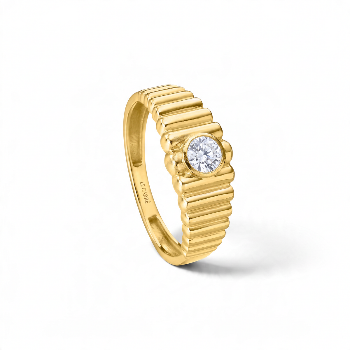 Anillo solitario Sophia Schneider Joyas de oro amarillo 18K con topacio central y diseño gallonado texturizado