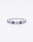 Anillo cintillo diamantes y amatista plata