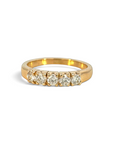Anillo quintillo Sophia Schneider Joyas en oro amarillo de 18K con cinco diamantes de corte brillante