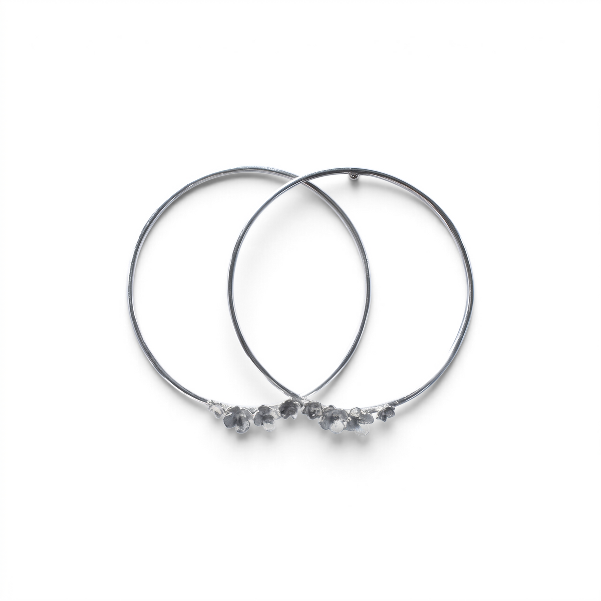 Aros Círculos Grande Flor mini Plata - Xime Carbacho