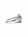 Anillo solitario halo cuadrado de plata 925 con diamantes de 0,10 ct de Sophia Schneider Joyas, vista lateral