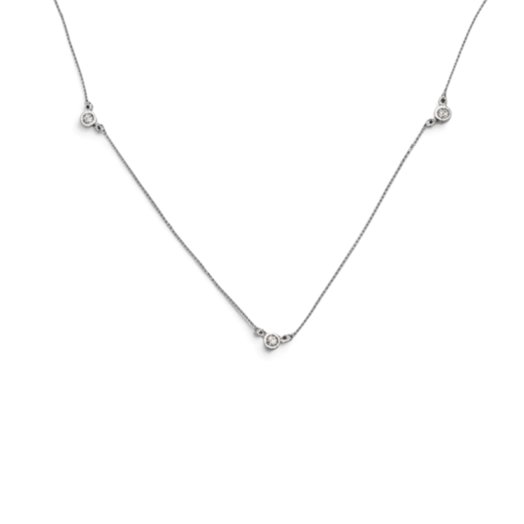 Collar Sophia Schneider Joyas de plata 925 con tres diamantes en corte brillante engastados en bisel