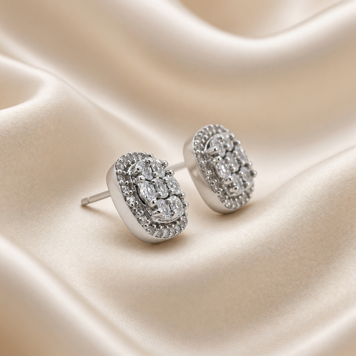 Aros stud cluster curvo diamantes 0,25 ct plata