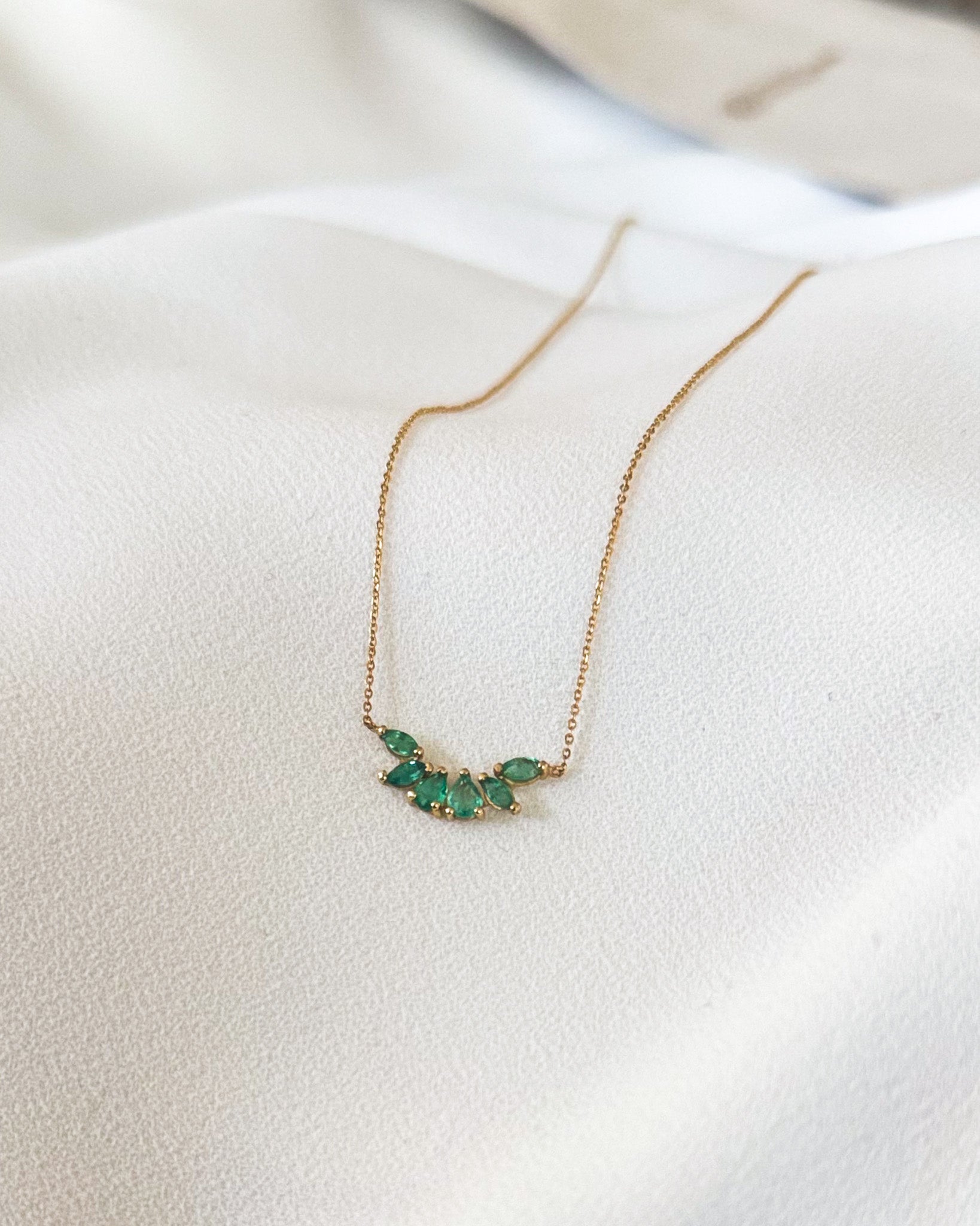 Collar Esmeraldas Corte Gota en oro 18K