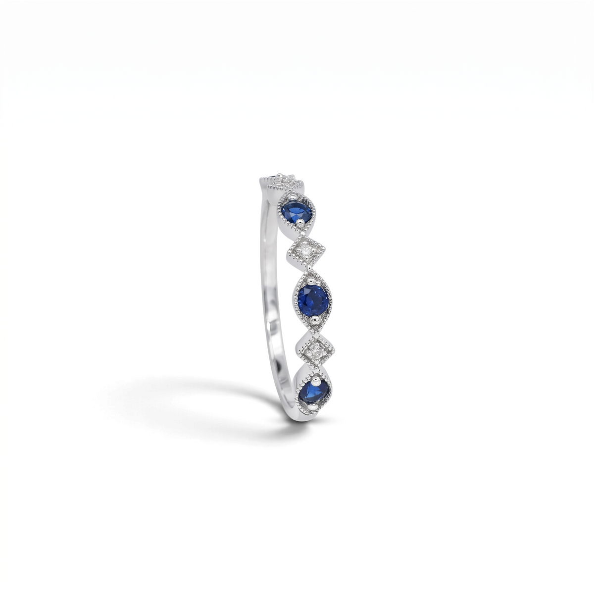 Anillo cintillo Sophia Schneider Joyas de plata 925 con zafiros azules y diamantes en corte brillante