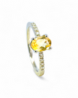 Anillo solitario citrino oval y brillantes