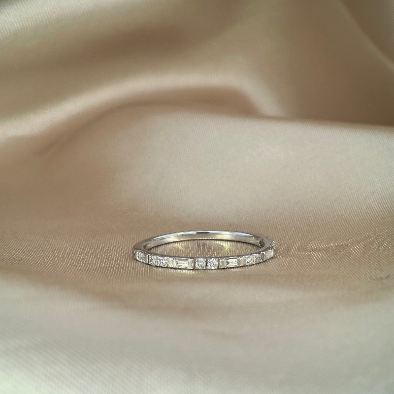 Anillo Cintillo Diamantes Baguette y Brillantes Oro 10K