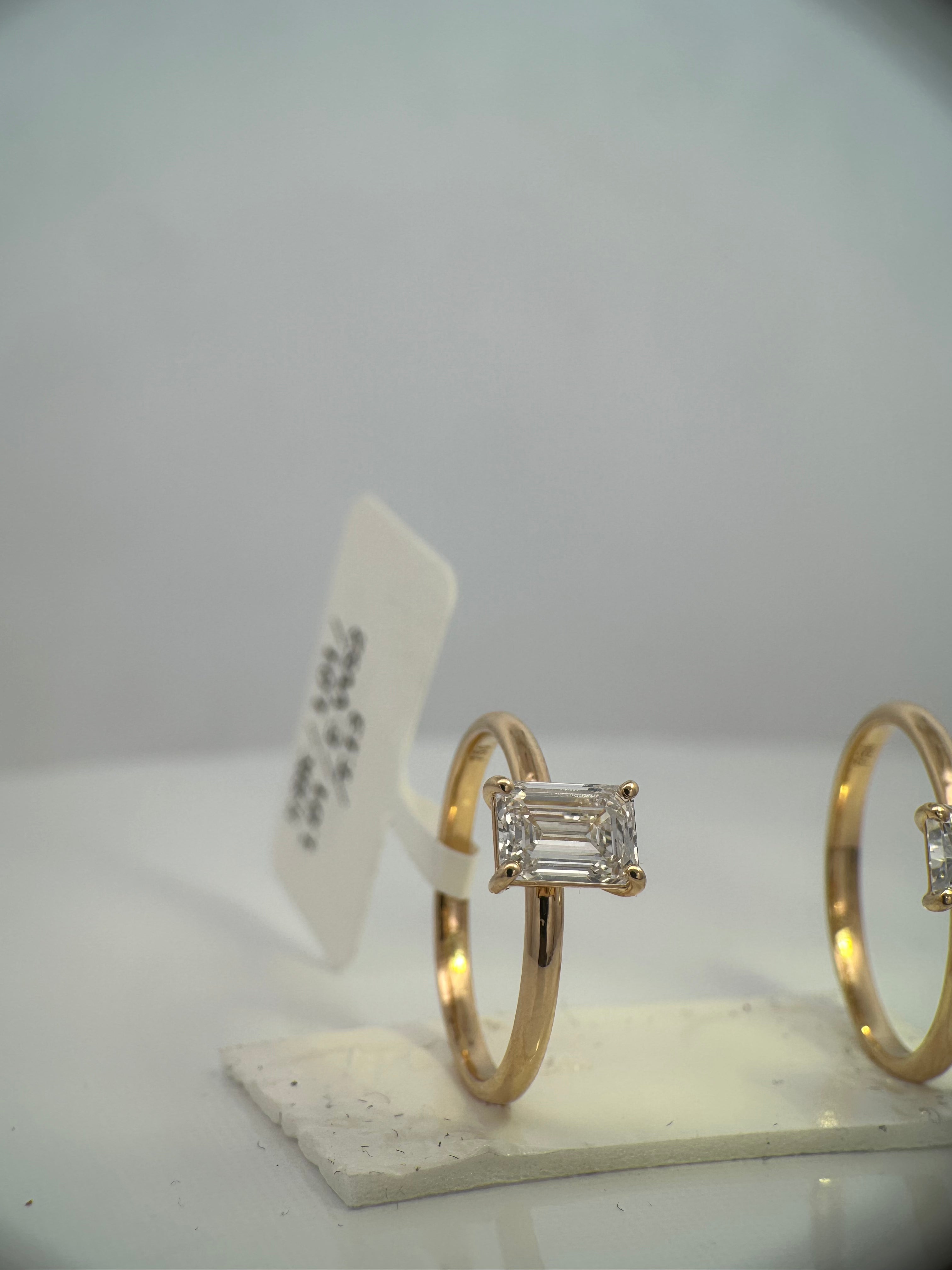 Anillo Solitario Diamante Lab 1,01 ct Corte Esmeralda Oro 18K
