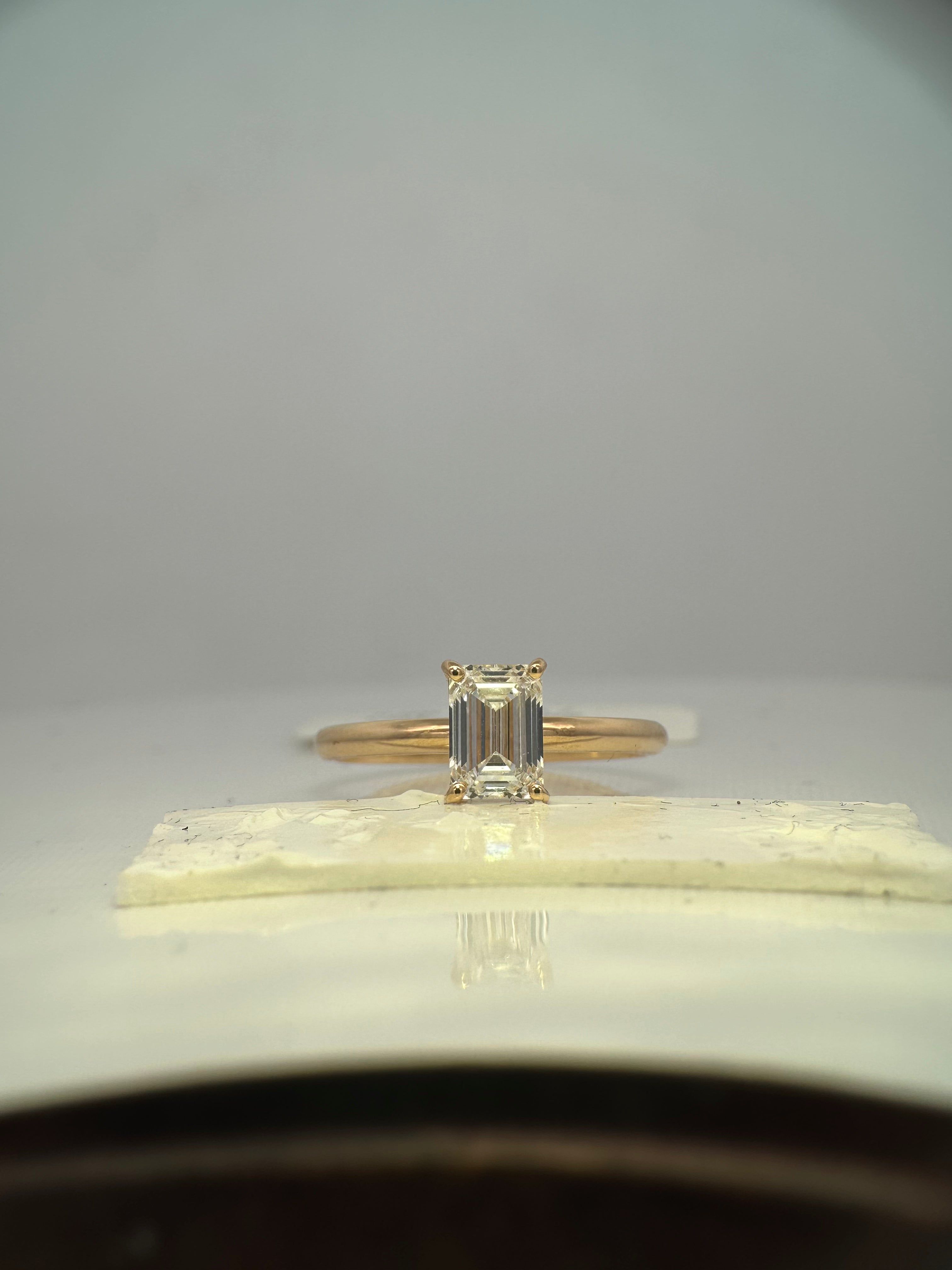 Anillo Solitario Diamante Lab 1,01 ct Corte Esmeralda Oro 18K