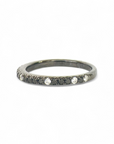 Anillo Cintillo Diamantes negros y Brillantes blancos