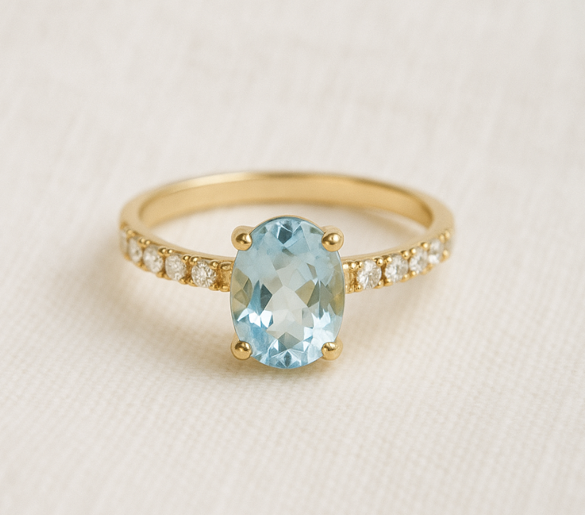 Anillo Aguamarina Oval Con Argolla De Diamantes
