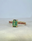 A pedido - Anillo Turmalina Verde central y rubelitas en argolla
