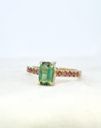 A pedido - Anillo Turmalina Verde central y rubelitas en argolla