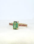 A pedido - Anillo Turmalina Verde central y rubelitas en argolla