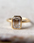 A Pedido - Anillo Solitario Diamante Laboratorio Corte Esmeralda Bisel 1,5 ct