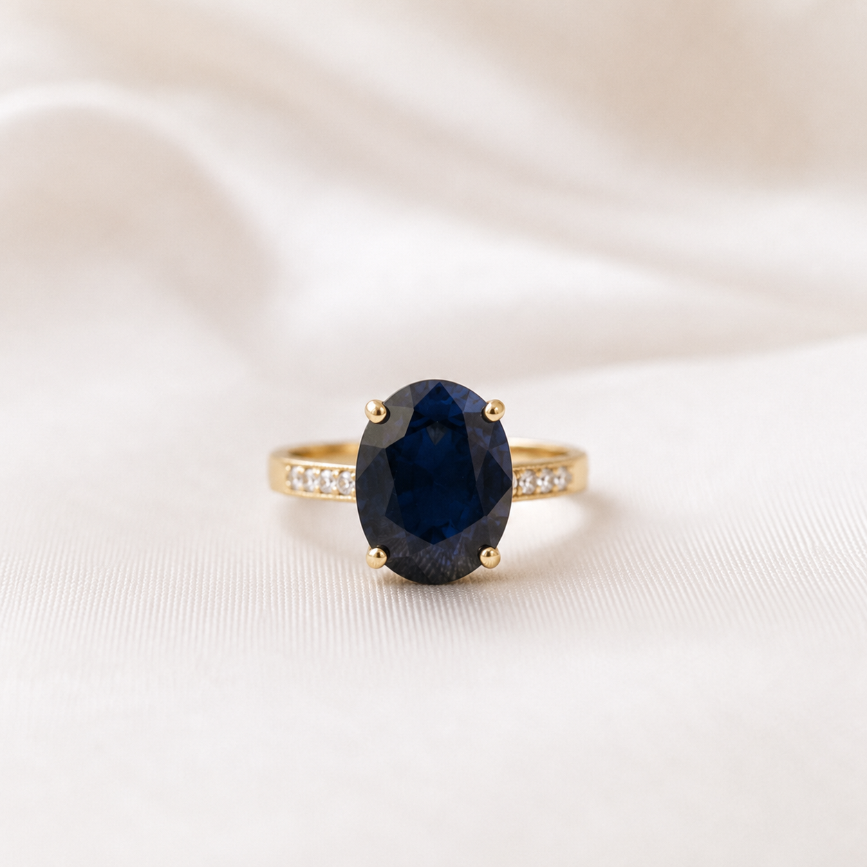 Anillo solitario zafiro oval oro 18K