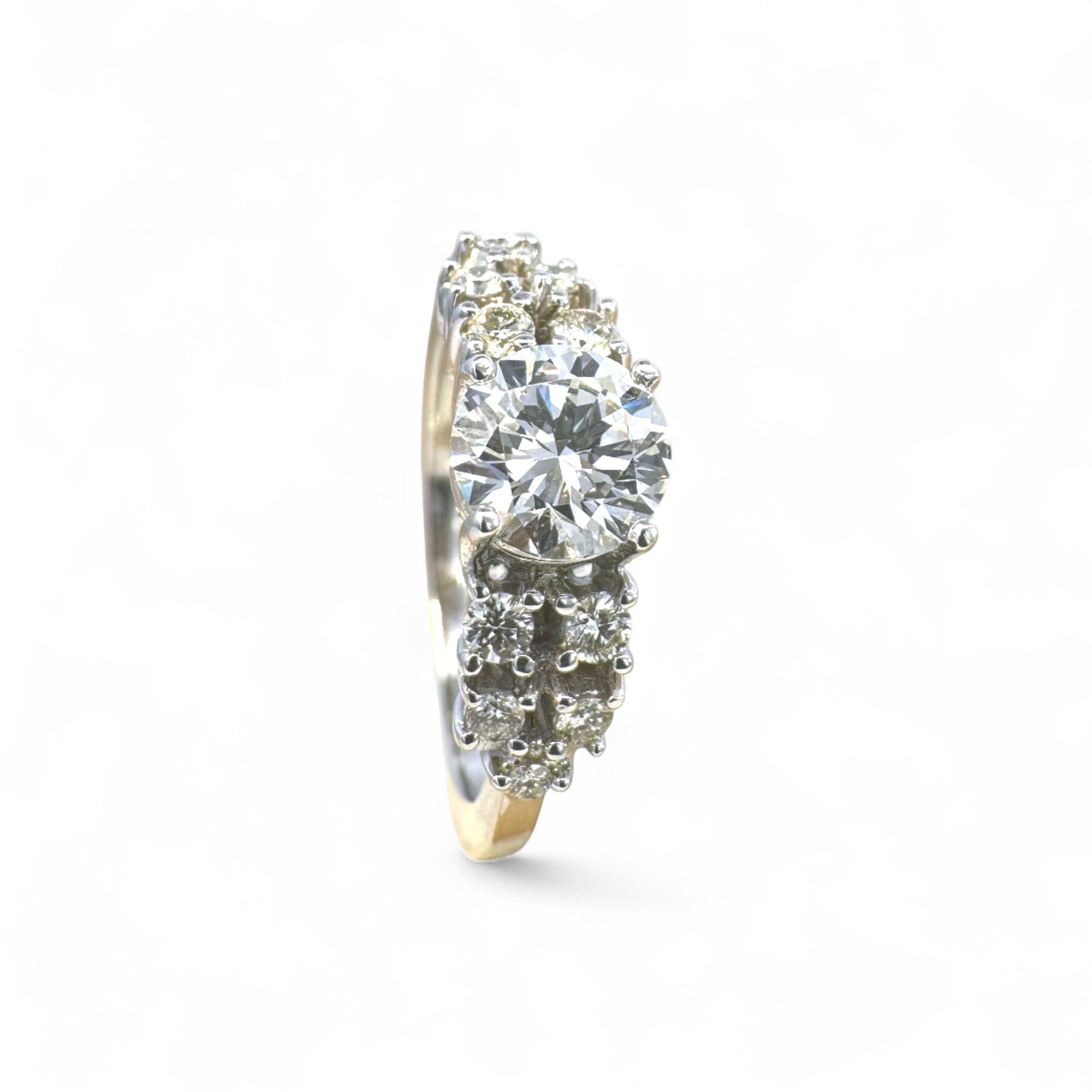 A pedido - Anillo Solitario Diamante Lab y brillantes platino