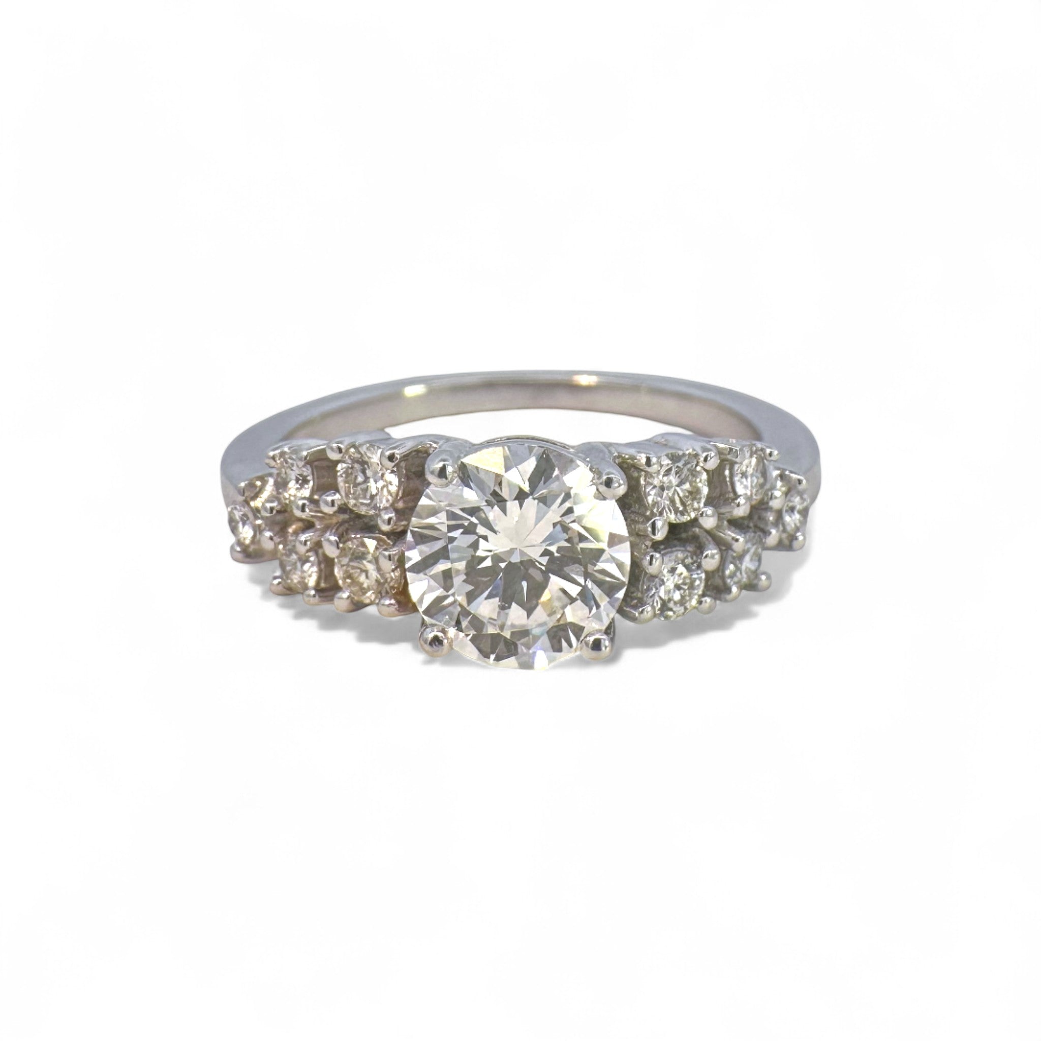 A pedido - Anillo Solitario Diamante Lab y brillantes platino