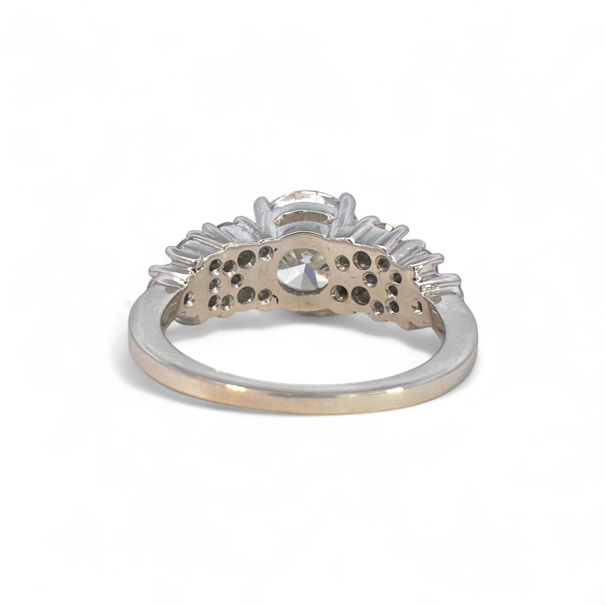 A pedido - Anillo Solitario Diamante Lab y brillantes platino