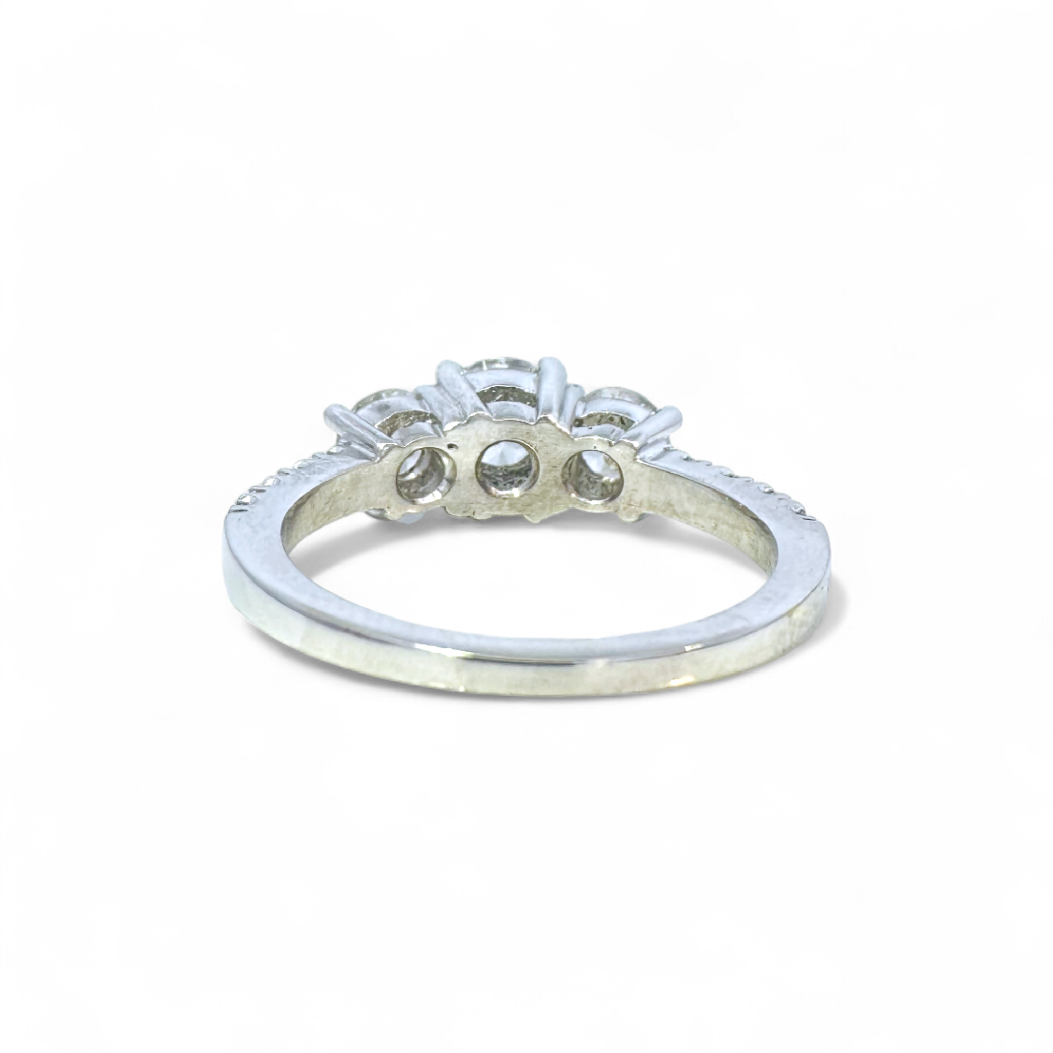 Anillo tricillo diamantes lab 0,40 y dos 0,16 ct