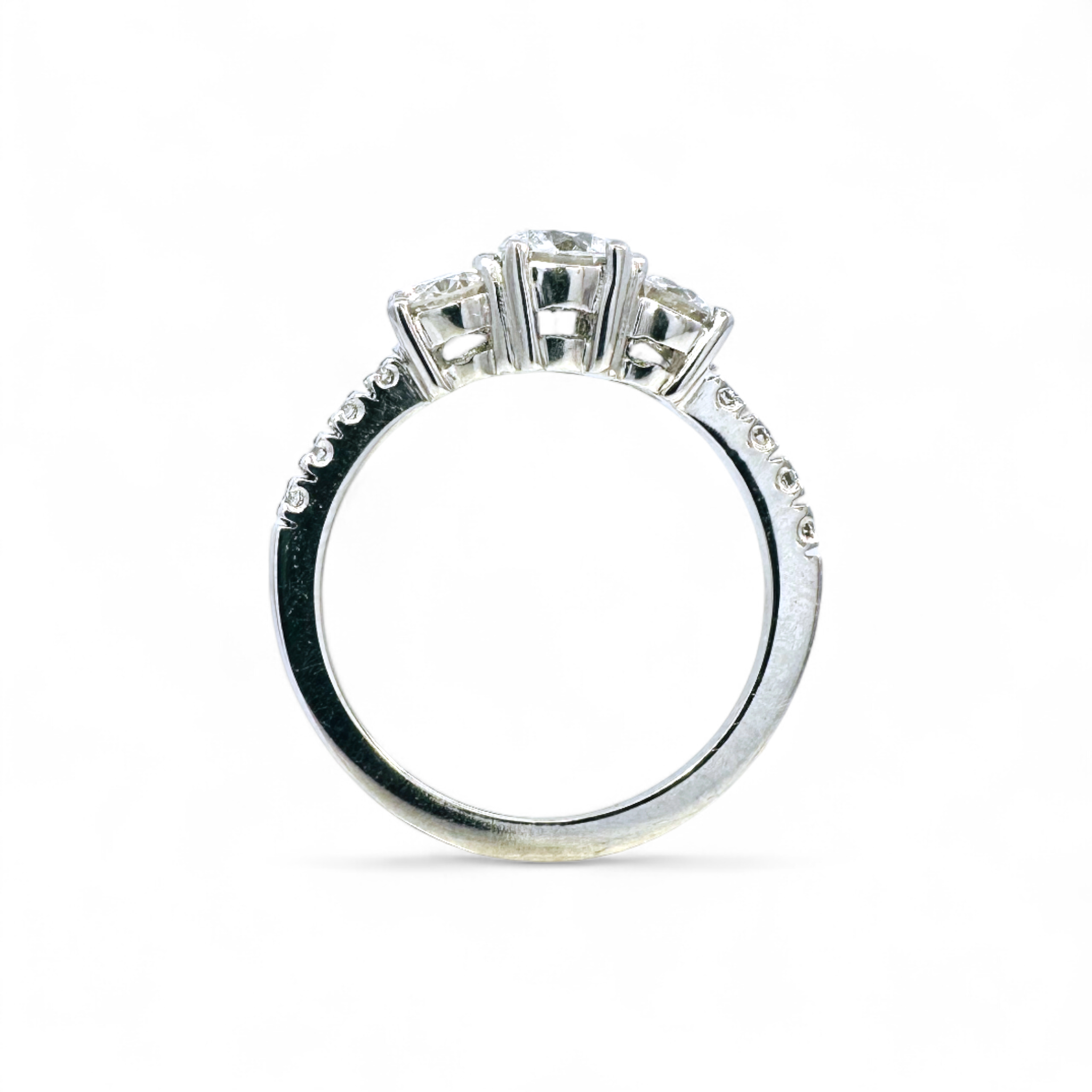 Anillo tricillo diamantes lab 0,40 y dos 0,16 ct