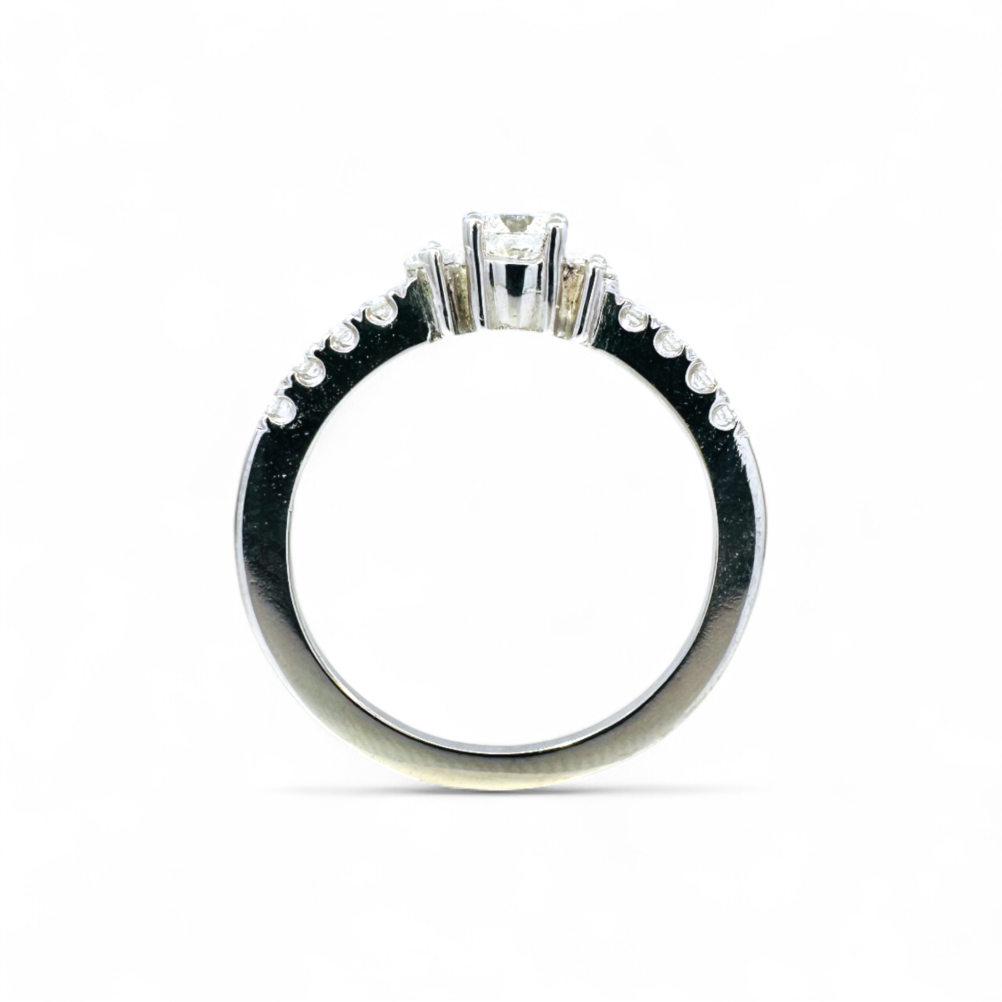 Anillo solitario accent diamante lab 0,26 ct y brillantes nat 0,03 ct