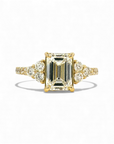 Anillo solitario diamante lab corte esmeralda 1,53 ct y brillantes oro 18k
