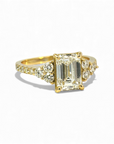 Anillo solitario diamante lab corte esmeralda 1,53 ct y brillantes oro 18k