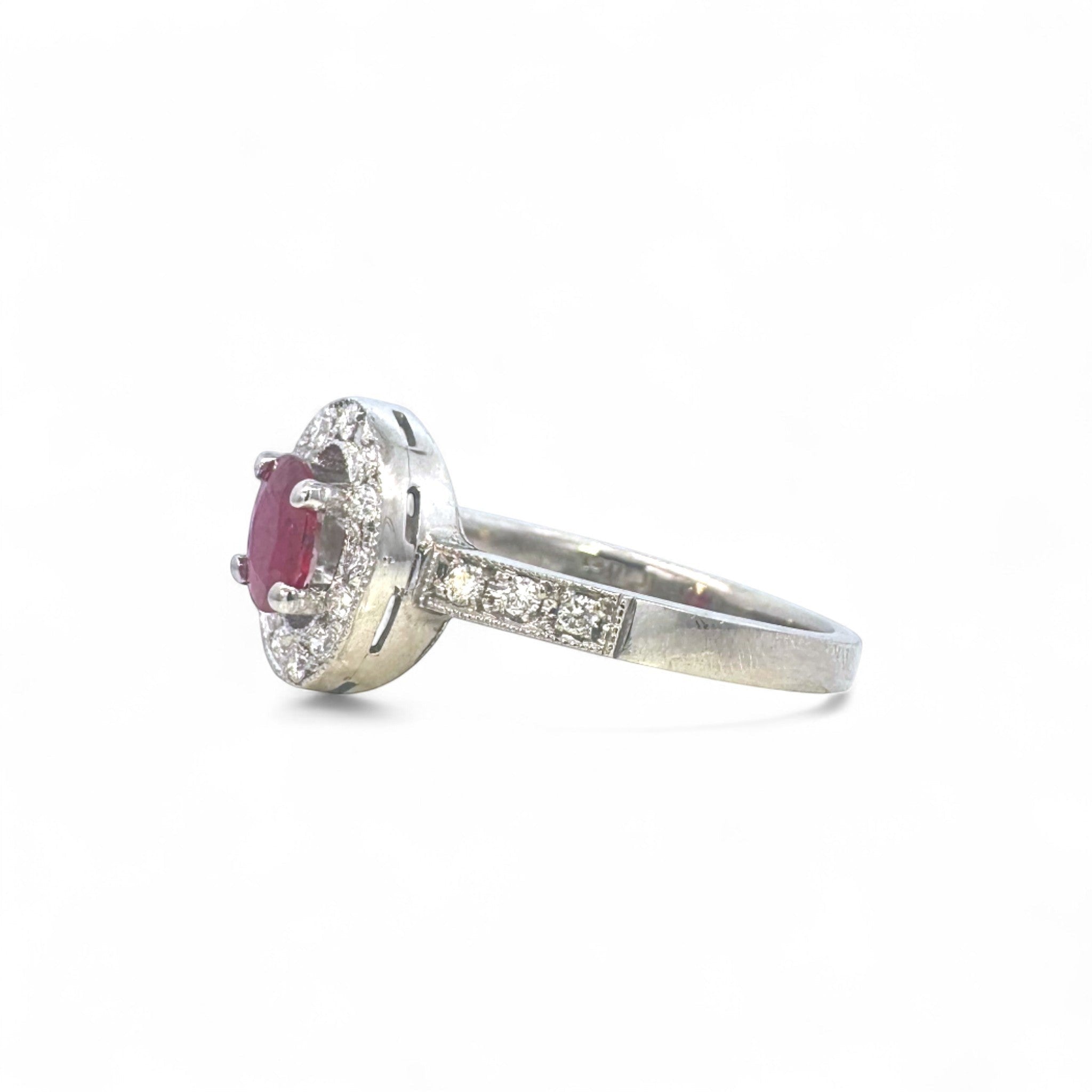 Anillo Solitario Rubí Halo Diamantes Platino
