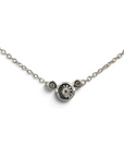 Collar Sophia Schneider Joyas de plata 925 con tres diamantes en engaste bisel y cadena de eslabones finos