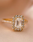 Anillo Solitario Diamante Lab Halo Emerald Cut Oro 18K