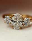 Anillo Tricillo Diamante Lab Oval Oro 18K