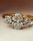 Anillo Tricillo Diamante Lab Oval Oro 18K