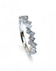 Anillo cintillo diamantes lab baguette y brillantes oro blanco 14K