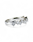 Anillo cintillo diamantes lab baguette y brillantes oro blanco 14K