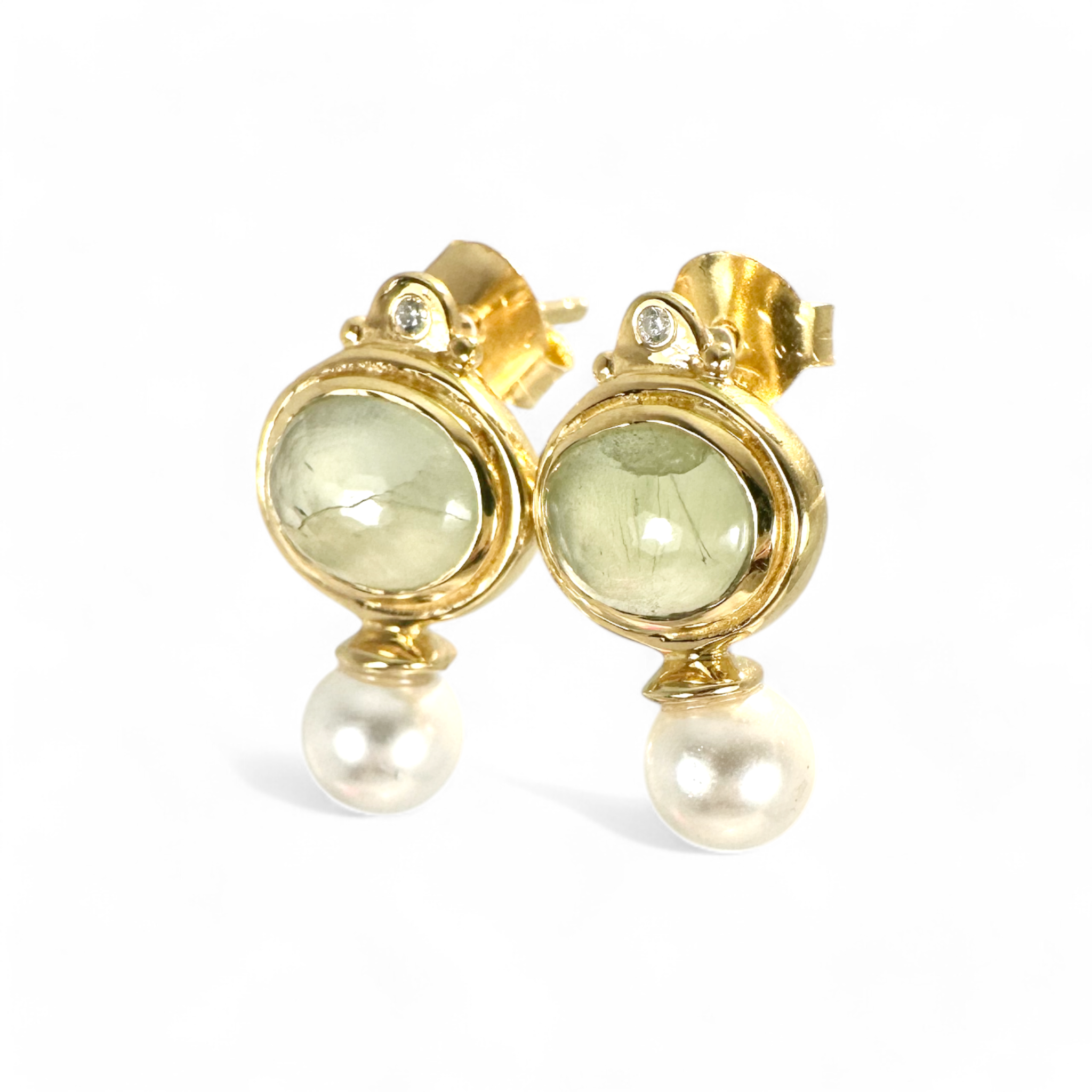 Aros stud calcedonia oval y perla plata 925 bañada en oro