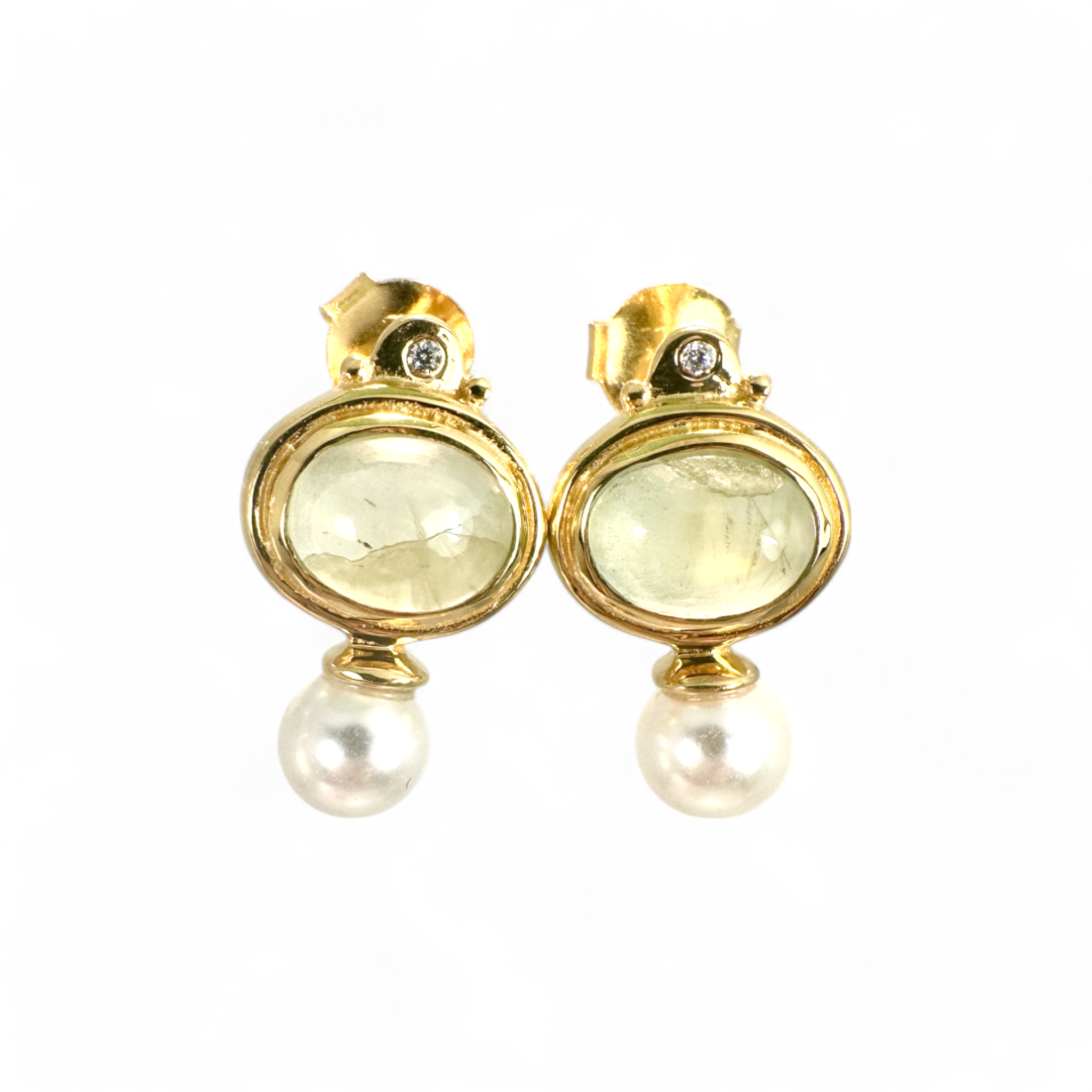 Aros stud calcedonia oval y perla plata 925 bañada en oro