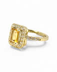 Anillo Halo Citrino Central Rectangular en grifa en oro 18K