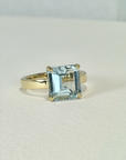 Anillo Aguamarina Rectangular grifa Gold