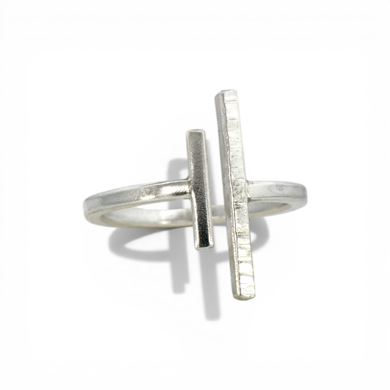 Anillo abierto T martillada Plata - Xime Carbacho
