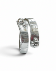 Anillo banda espiral de plata ajustable con textura rústica y detalles de esferas de Sophia Schneider Joyas