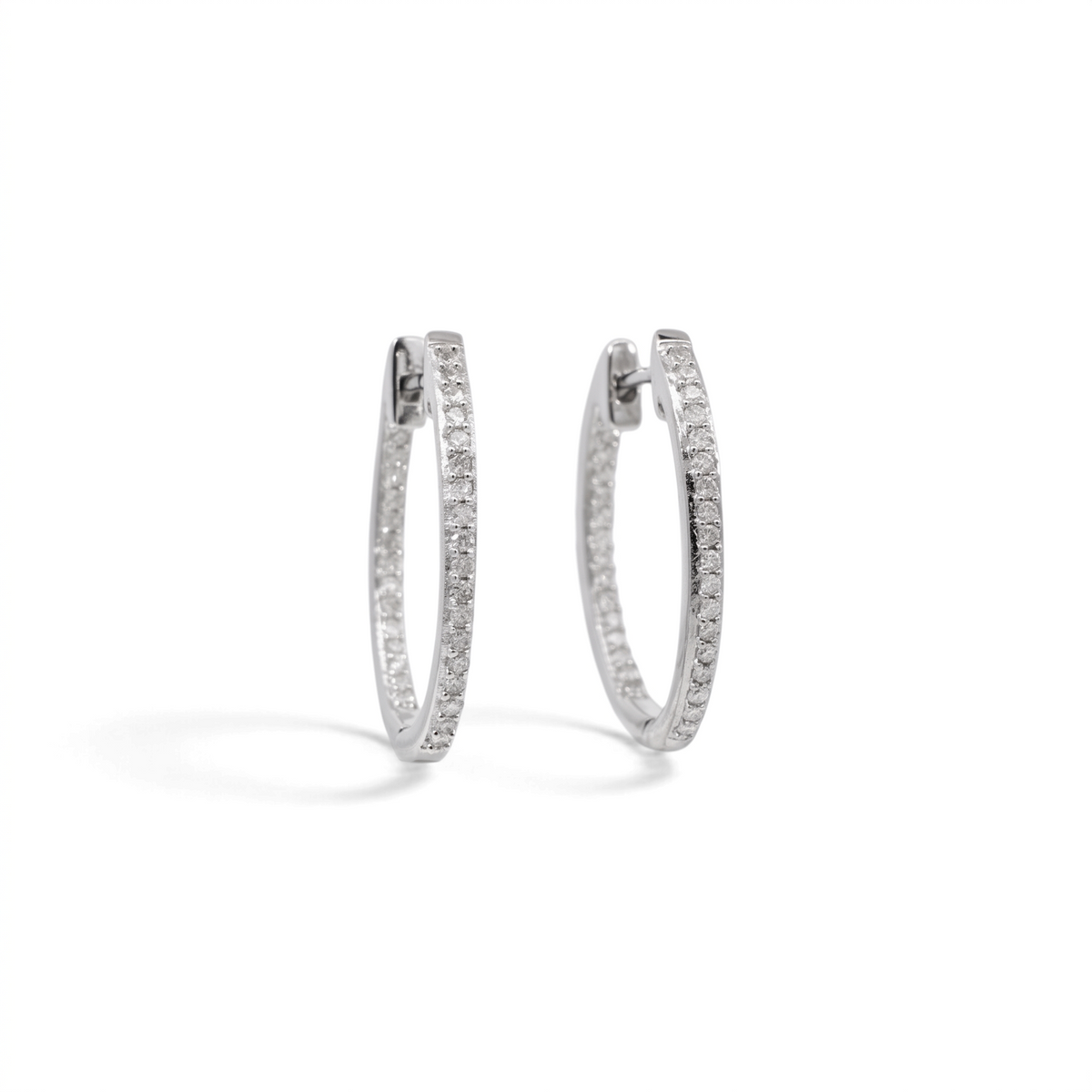 Aros argollas in-out de plata 925 con diamantes corte brillante de 0,25 ct de Sophia Schneider Joyas