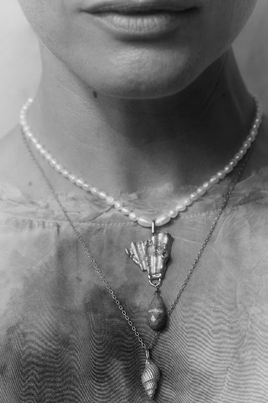 Colgante espiral dorado - Tita Cardemil